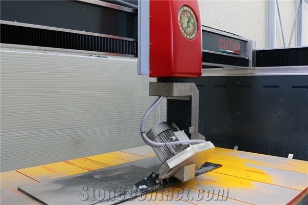 Helios Cut 500 fast and performing 5 interpolated axes bridge saw