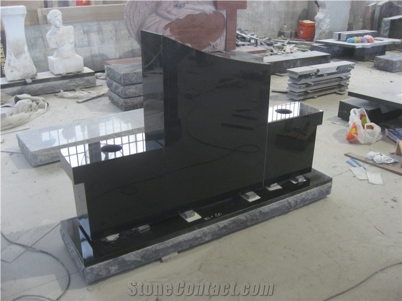 Black Granite Western Style Upright Monument 38