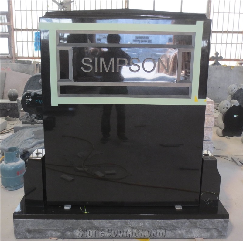 China Black Granite Lettering Upright Monument 09