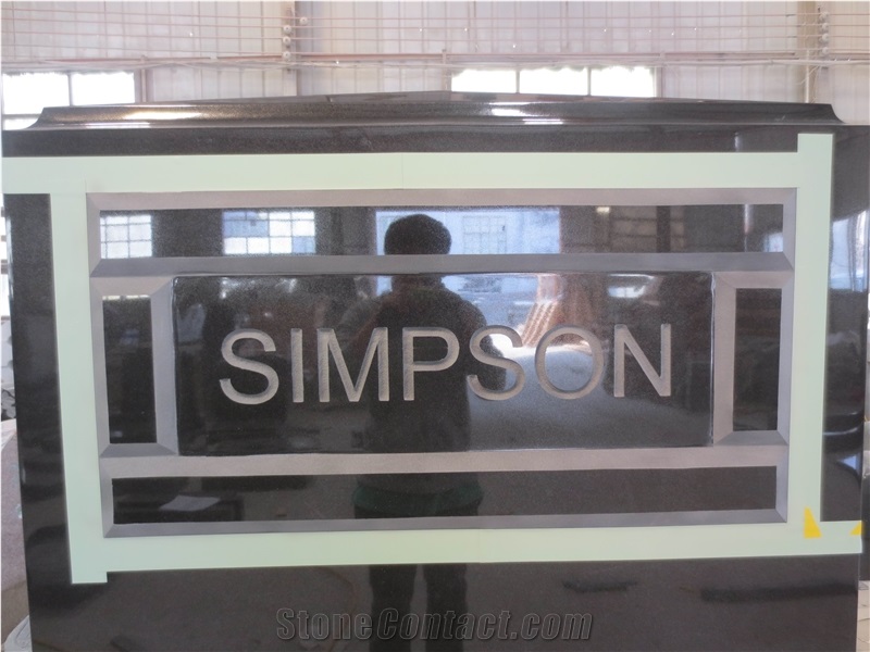 China Black Granite Lettering Upright Monument 09