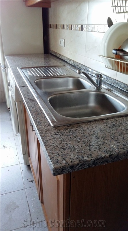 Saumone Granite Kitchen Countertop