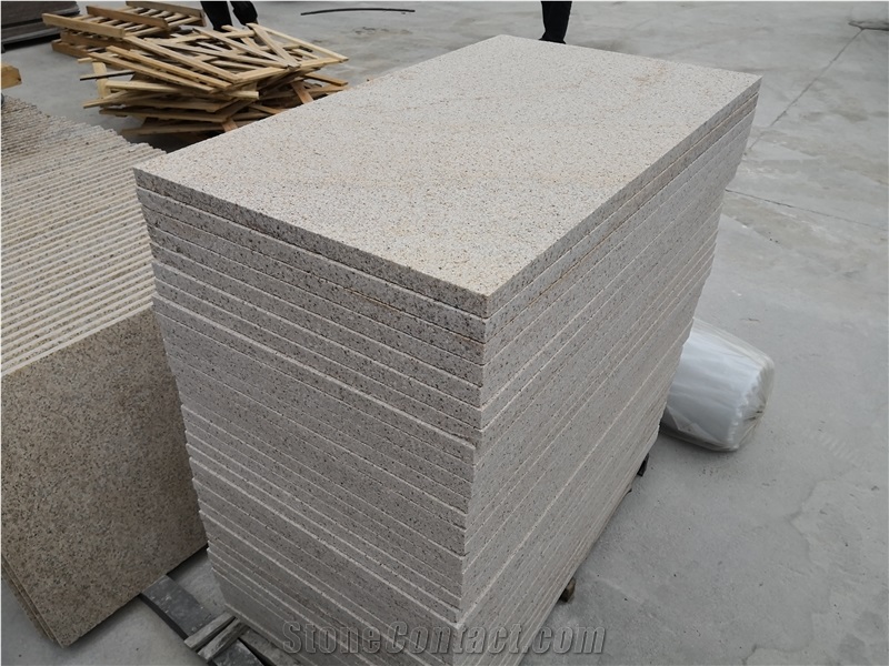 China Padang Golden Leaf Granite Slab and Tile