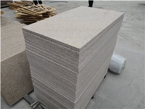 China Padang Golden Leaf Granite Slab and Tile
