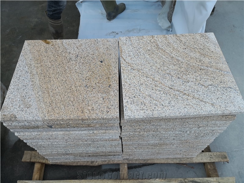 China Padang Golden Leaf Granite Slab and Tile