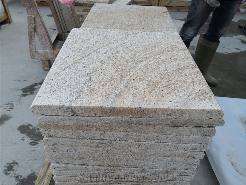 China Padang Golden Leaf Granite Slab and Tile