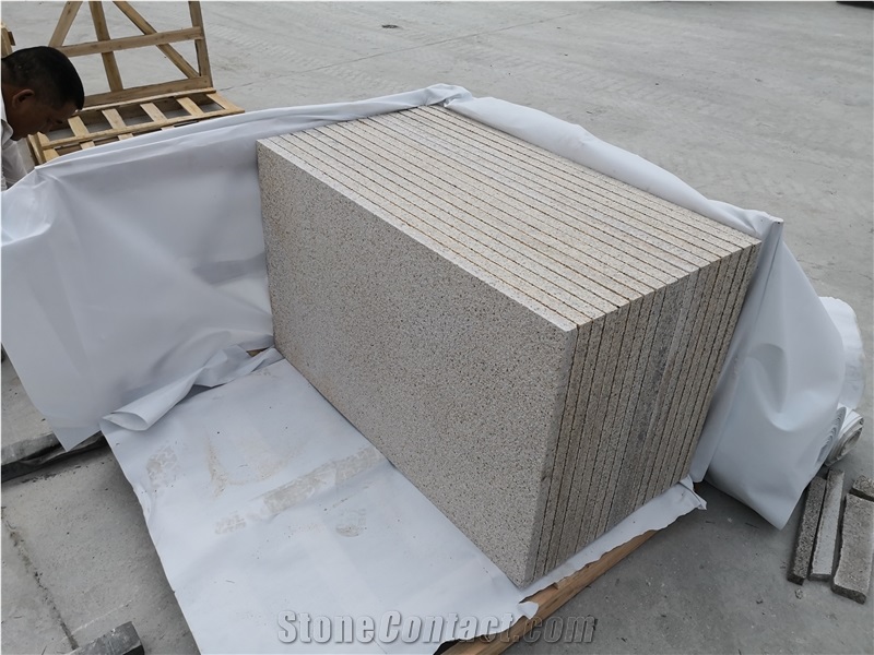 Chinese Desert Gold Granite Flooring Tiles
