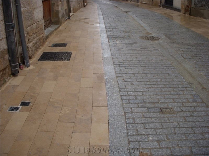 Pavement in Caliza Santo Domingo