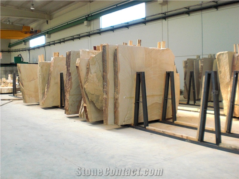 Arenisca Crema Veteada Slabs