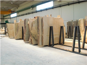 Arenisca Crema Veteada Slabs