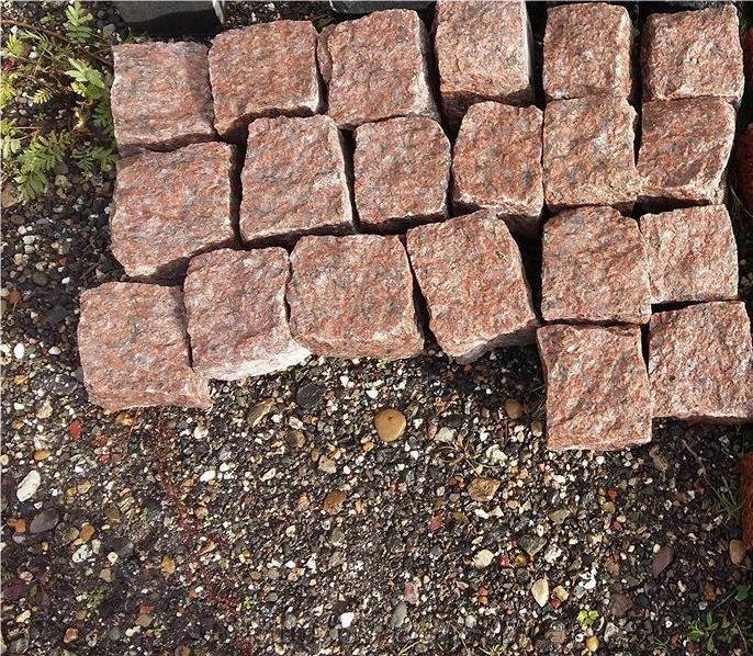 Red Granite Cubes Stone 10x10x10cm, Natural Split