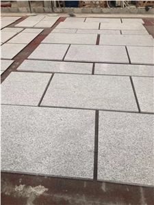 China Light Padang White Granite Flooring