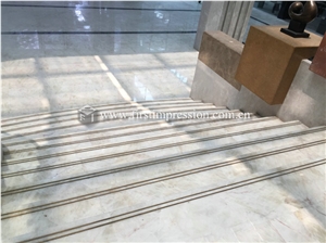 China Moonlight White Onyx Tiles for Stairs