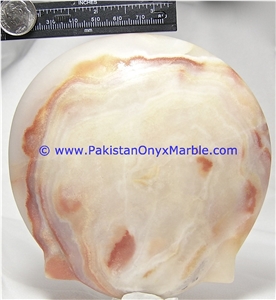 Onyx Shell Statue