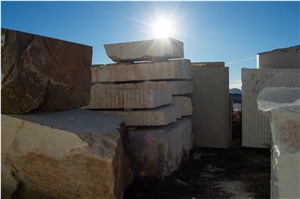 Caliza Alba White Limestone Blocks