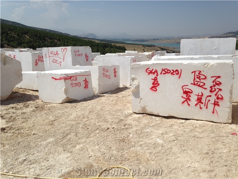 Oscar Beige Marble Blocks