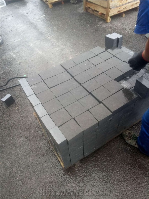 G778 Black Basalt Cubes