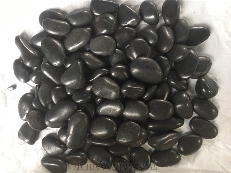 China Cheap Black Pebble Stone Polished