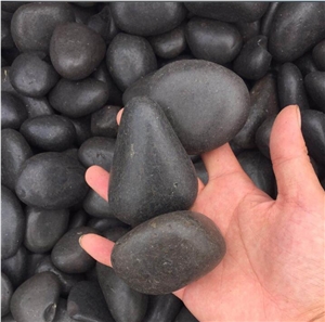 China Cheap Black Pebble Stone Polished
