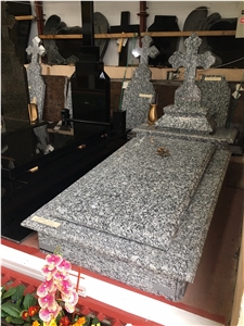 Spray White Granite Monument Funerare