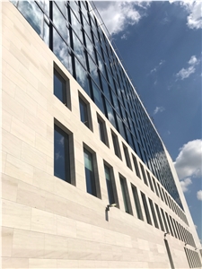 Facade in Natural Stone Moca Cream Ventilated