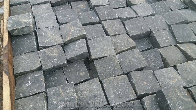 Top Natural- Basalt Cut 5 Sides Cobble Stone