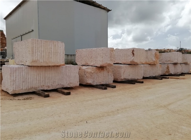 Serpeggiante Silvabella Apricena Limestone Blocks