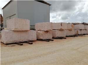 Serpeggiante Silvabella Apricena Limestone Blocks
