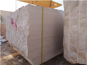 Serpeggiante Silvabella Apricena Limestone Blocks