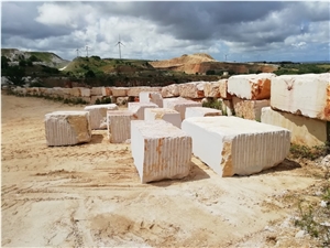 Serpeggiante Silvabella Apricena Limestone Blocks