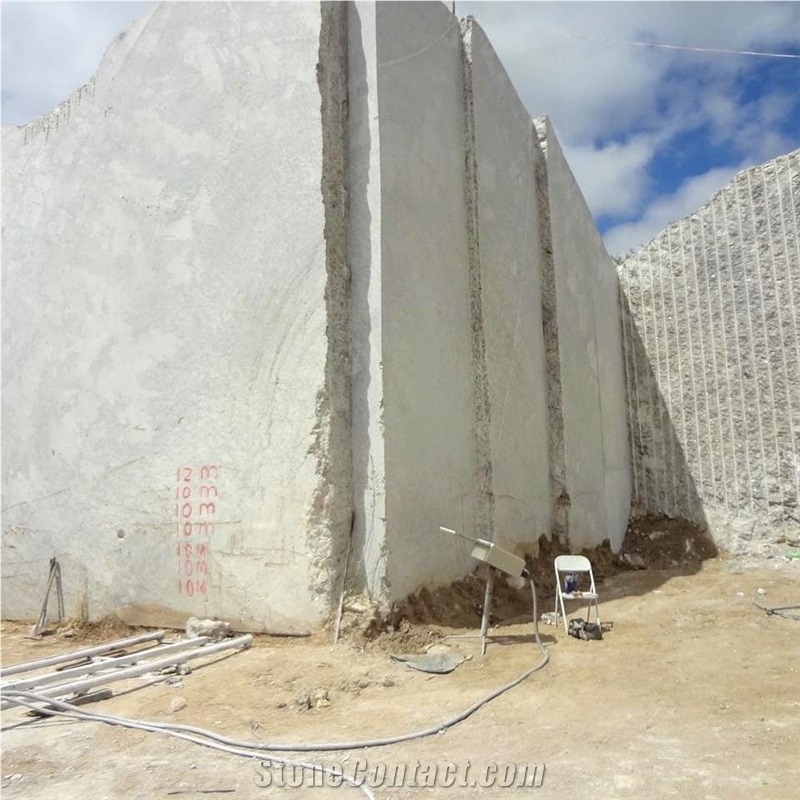 Aramis White Granite Quarry Blocks from Brazil
