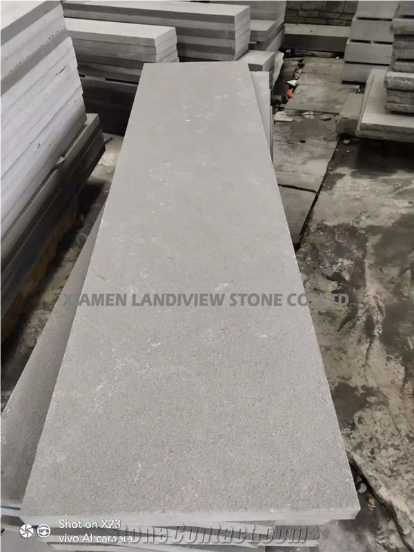 Flamed Dark Grey Sandstone Steps
