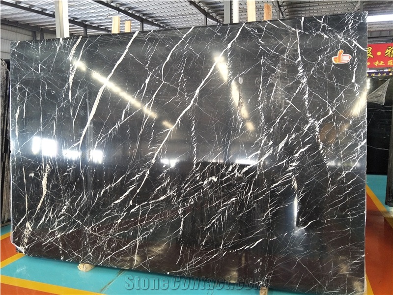 Black with White Vein / Nero Maquina