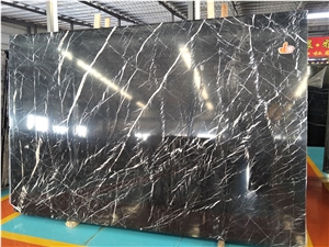 Black with White Vein / Nero Maquina