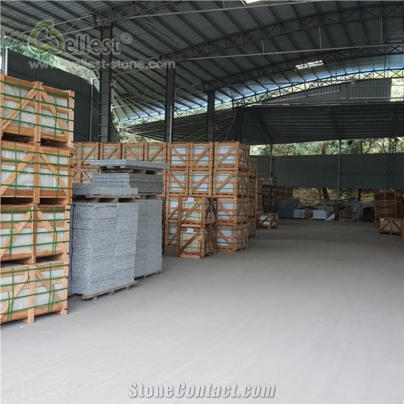 China Spray White Granite Floor Tiles Slabs