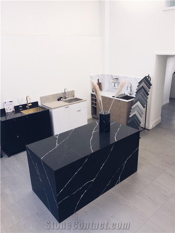 Kitchen Island in Silestone Eternal Marquina
