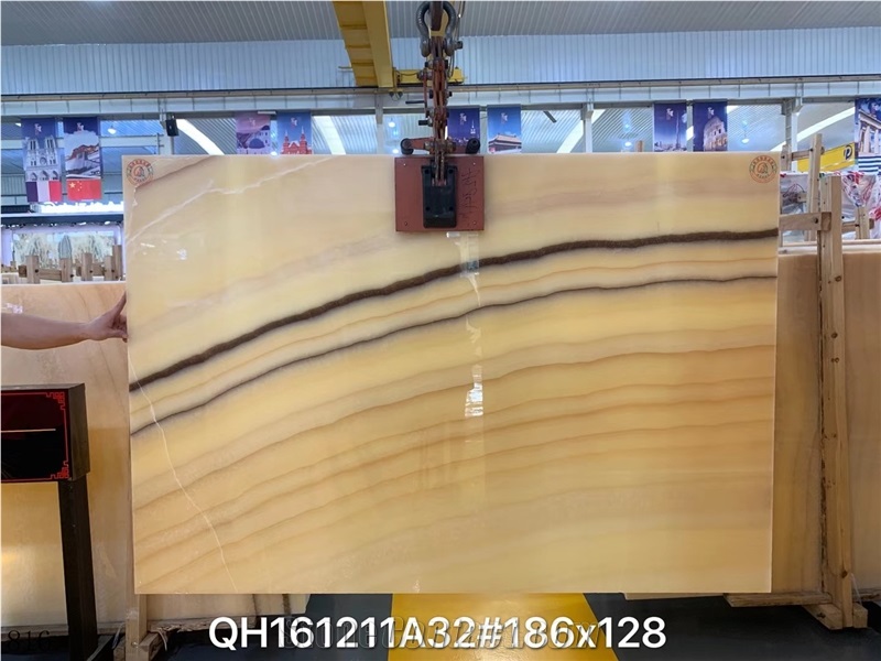 Onice Di Sicilia Della Cappuccino Solar Onyx Slab