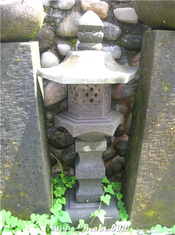 Patung Taman Basalt Garden Lantern