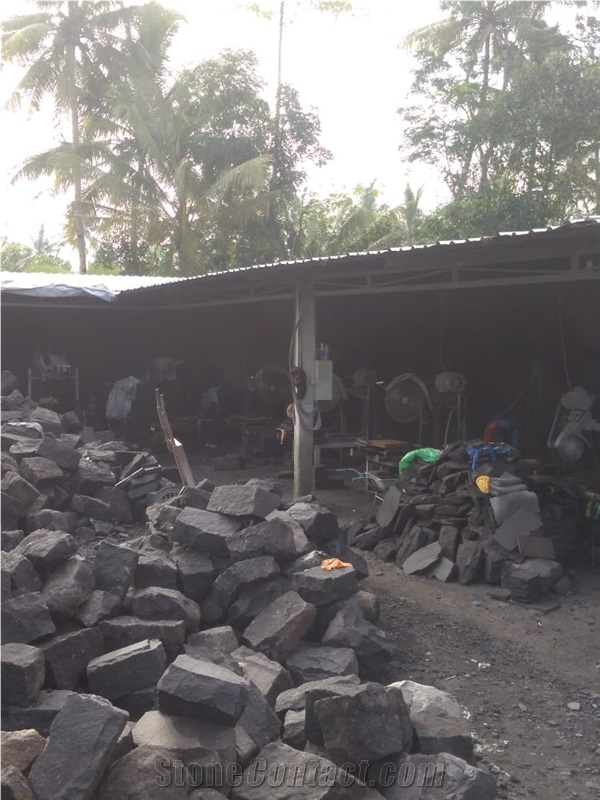 Candi Lava Stone Tiles, Pedra Hitam