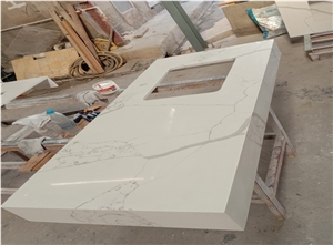 Customized Calacatta Quartz Kitchen Countertops