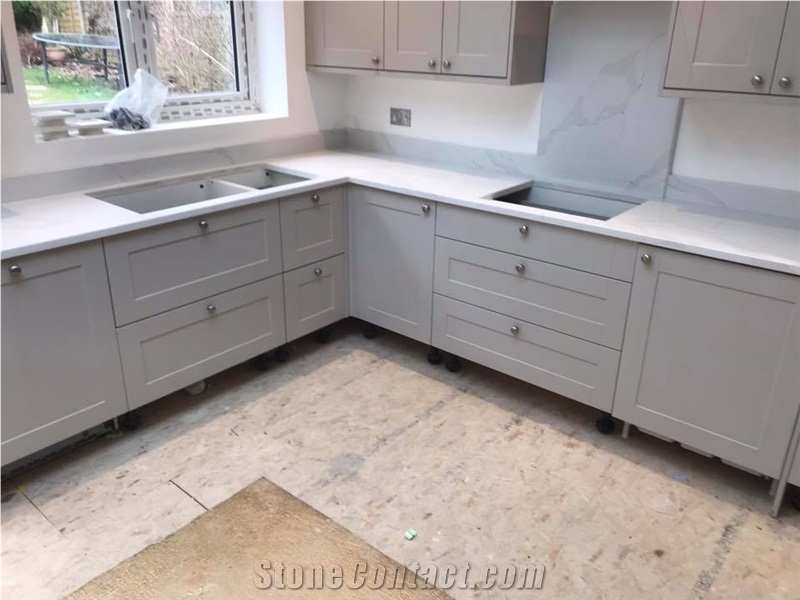 White Calacatta Quartz Kitchen Countertop Interior