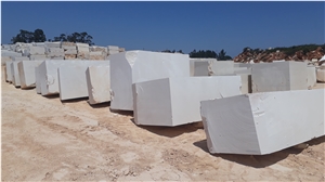 Moca Creme Medium Grain Limestone Block