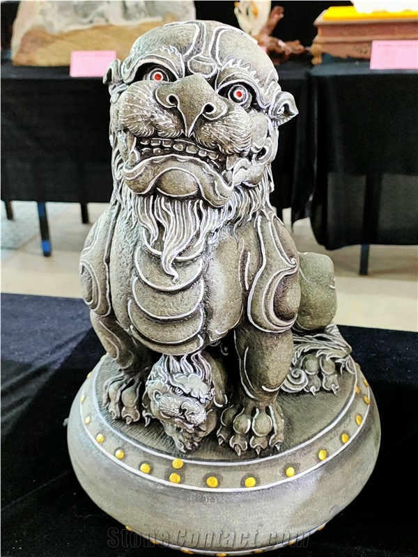 G654 Black Granite Lion Printing Stone Carving Art