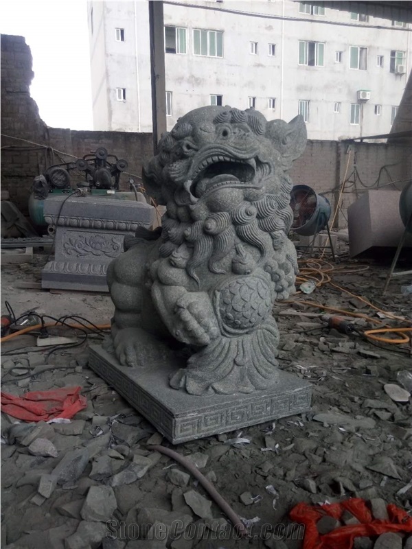 Memorial Temple Garden Hand Stone Lion Sculpture