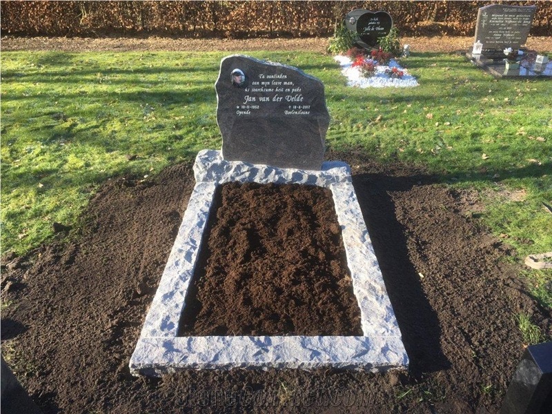 Black Granite Monument & Tombstone & Headstone