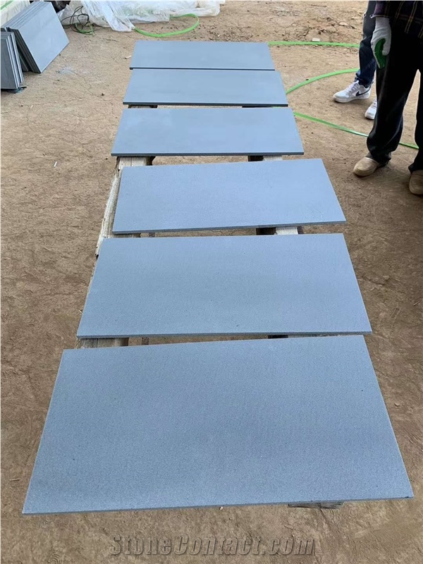 China Hainan Grey Andesite Honed Floor Tiles