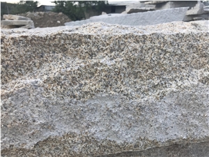 G682 Gold Granite Column Pillar Gatepost Pillar