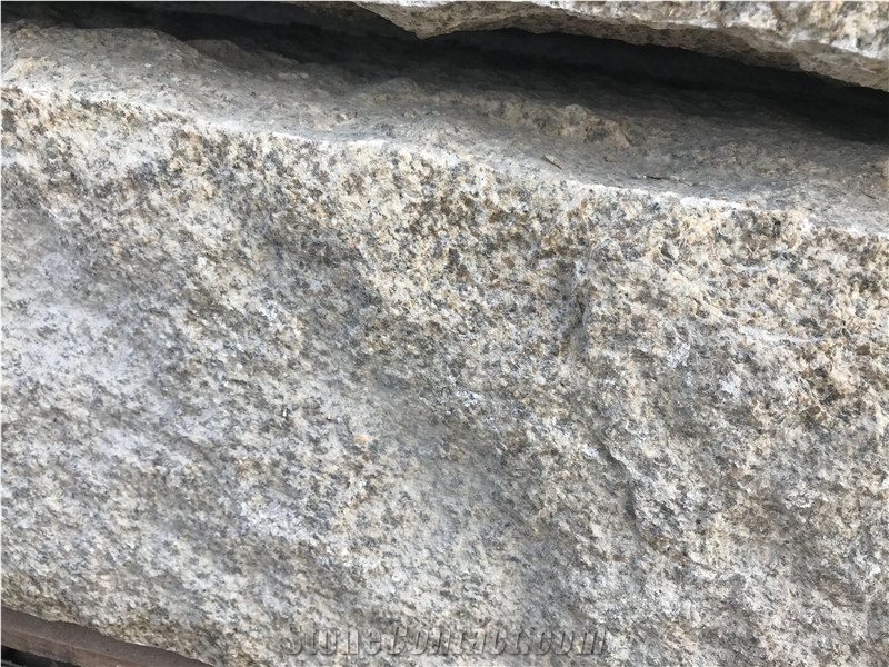 G682 Gold Granite Column Pillar Gatepost Pillar
