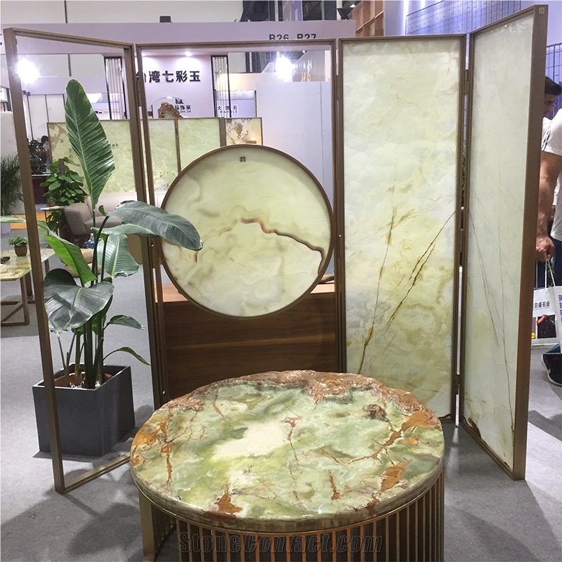Round Good Quality Green Onyx Coffee Table
