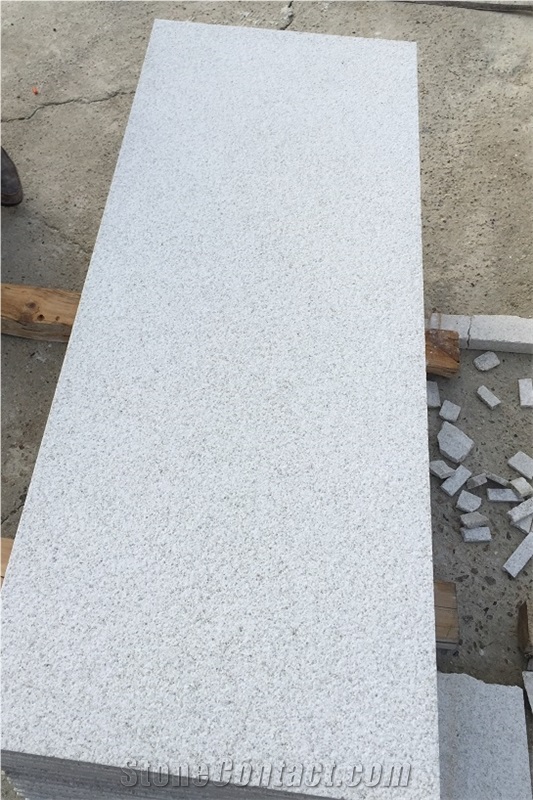 Chinese Granite Pearl White Tiles Slabs Quarry