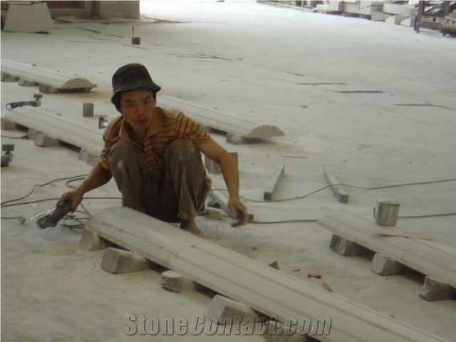 G682 Yellow Rusty Granite Garden Road Side Stone